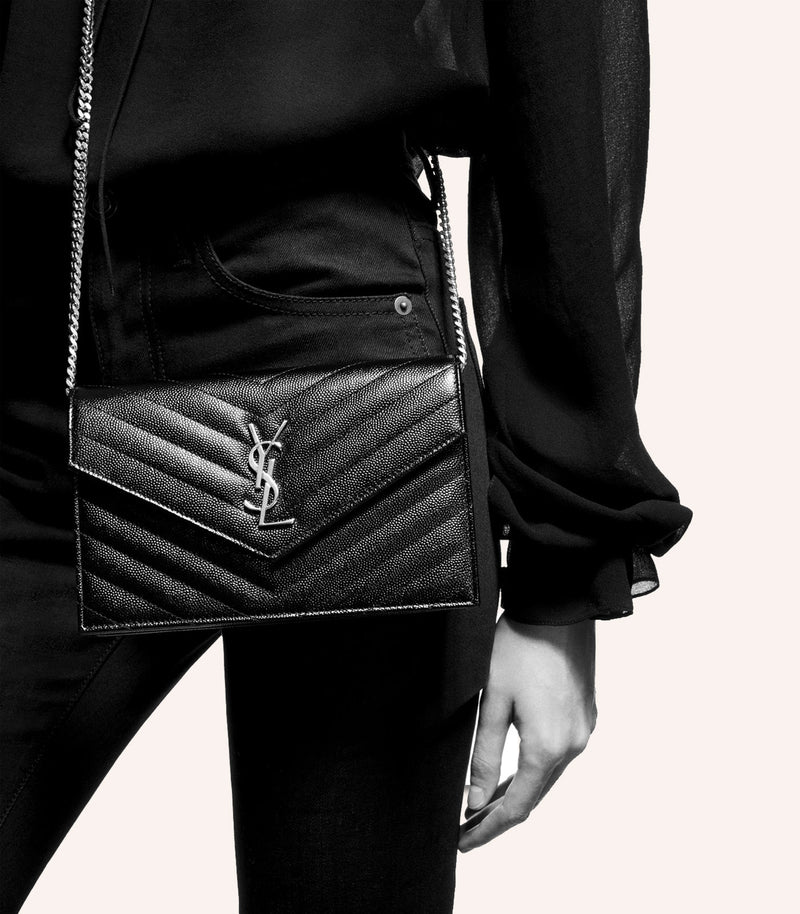 Tas YSL Saint Laurent Envelope Chain Wallet In Grain De Poudre Embossed Leather
